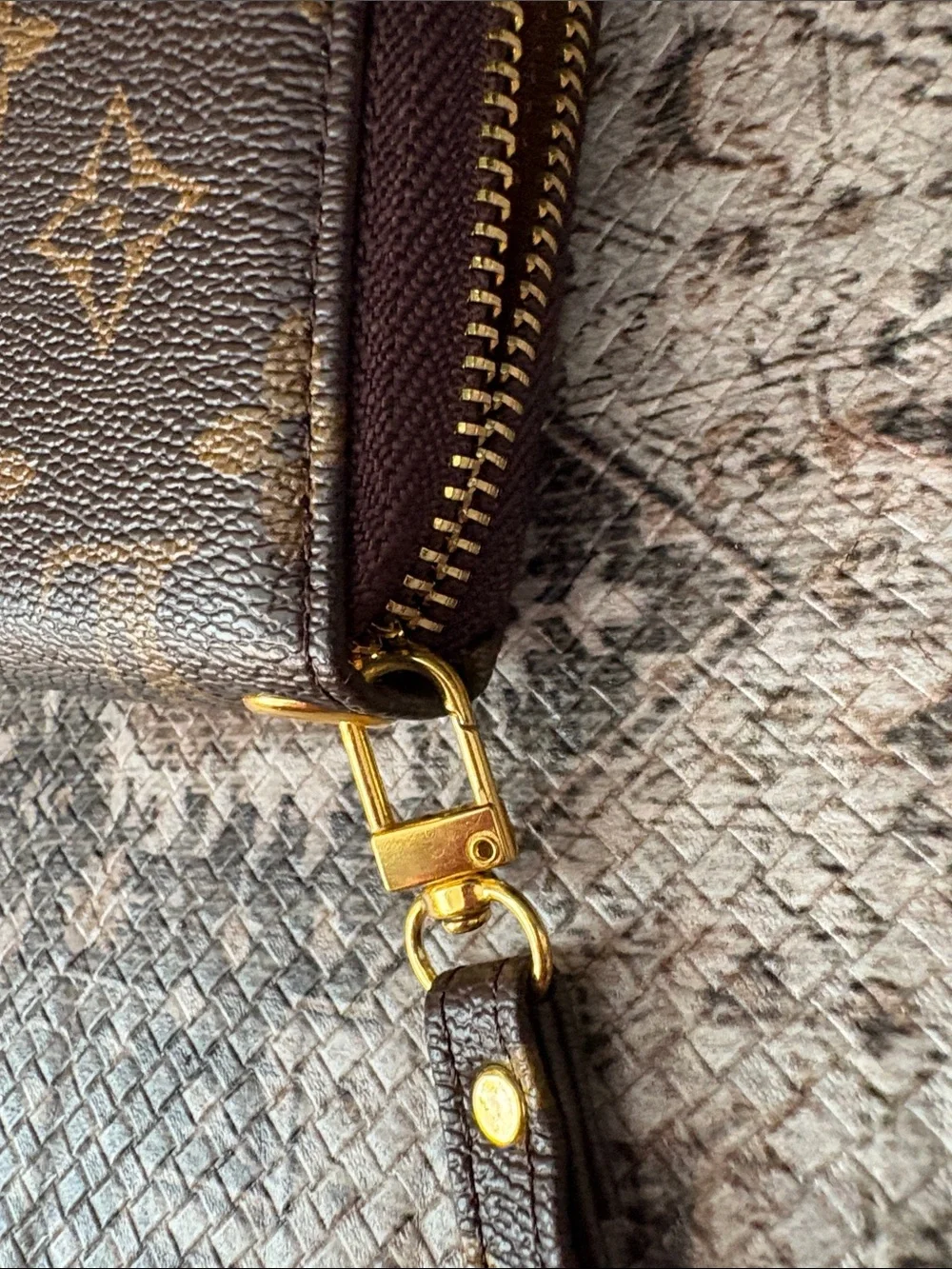 LOUIS VUITTON Louis Vuitton Monogram zippy M42616
